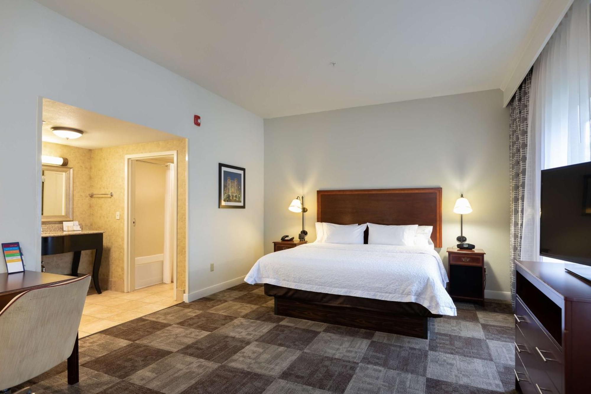 Hampton & - I-10 East Hotel