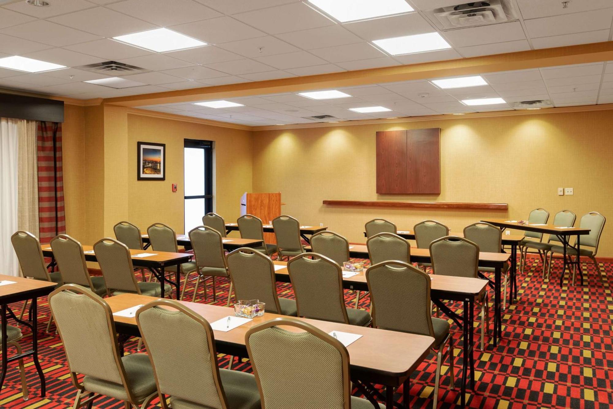 Hampton & - I-10 East Hotel 3*