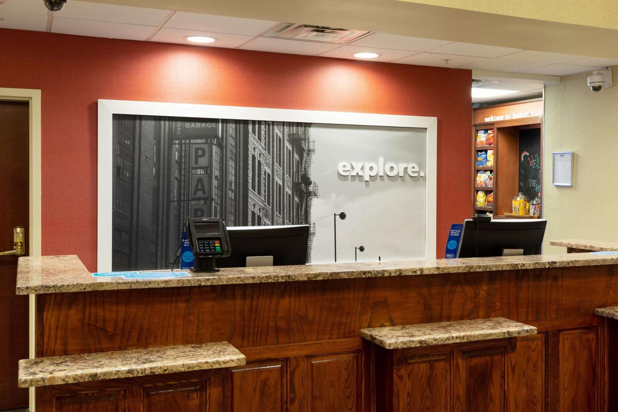 Hotel Hampton & - I-10 East 3*