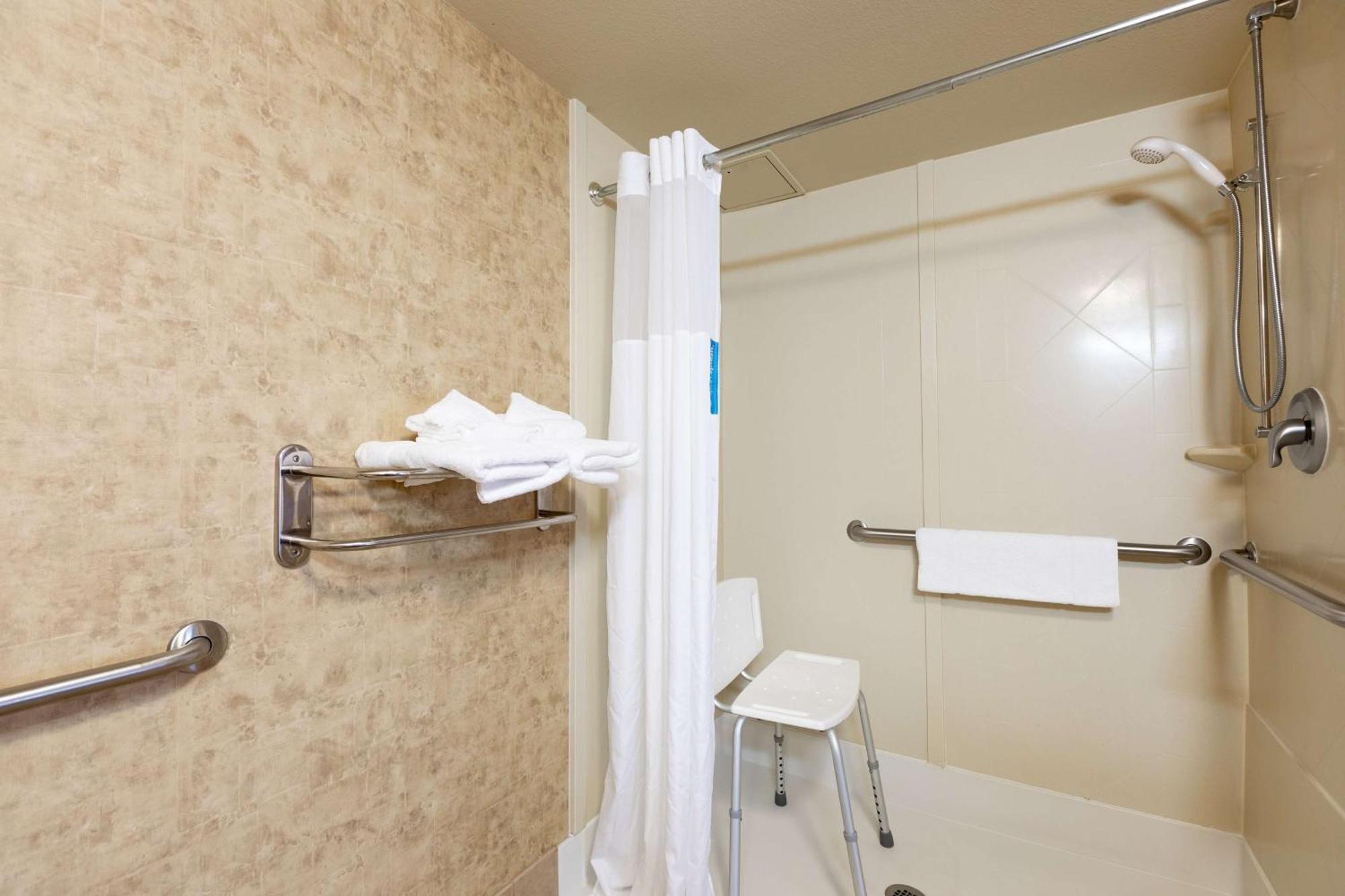 Hotel Hampton & - I-10 East 3*