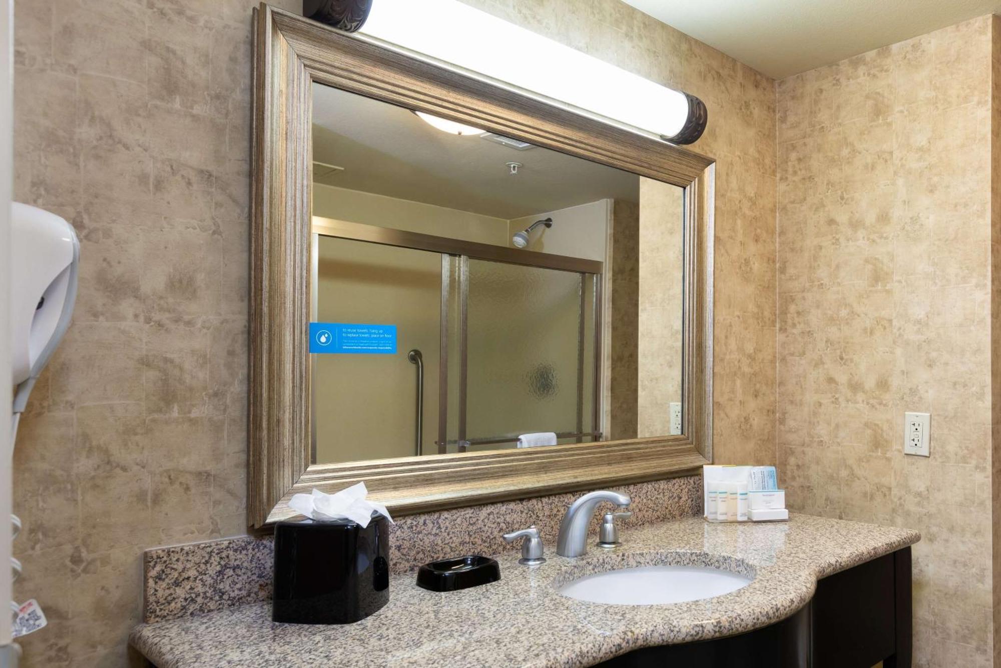 Hampton & - I-10 East Hotel